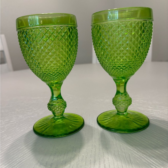 Light Green Diamond Point Wine Glasses Water Goblets Set of 2 - Picture 2 of 13